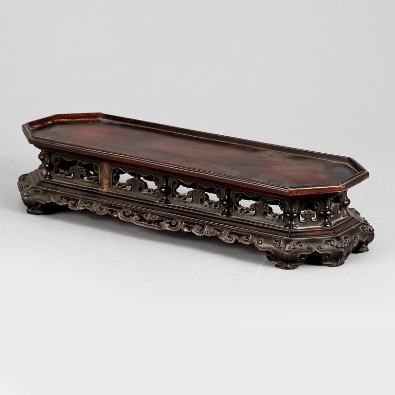 STÄLL / SOCKEL, trä, Kina, 1900-talets början.