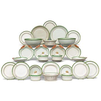 1002. A Chinese Export dessert service, Qing dynasty, Jiaqing (1796-1820). (37 pieces).