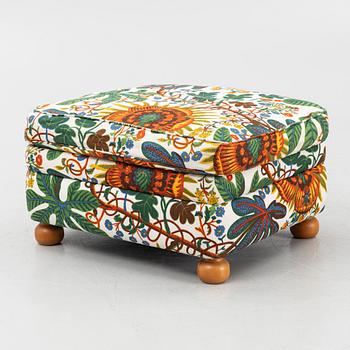Josef Frank, fåtölj med fotpall, modell 336, Firma Svenskt Tenn.
