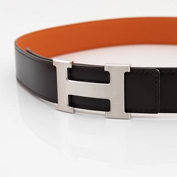 Hermès, A reversible leather and brushed palladium hardware 'Constance' belt from 2004, size 80.