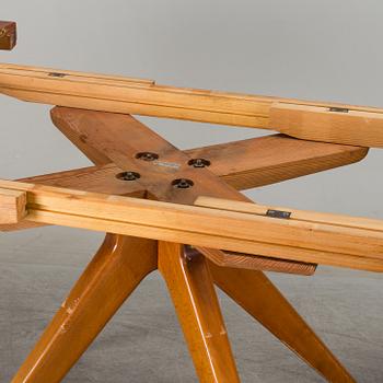 A David Rosén dining table, model "570-025", Nordiska kompaniet. 1950s.