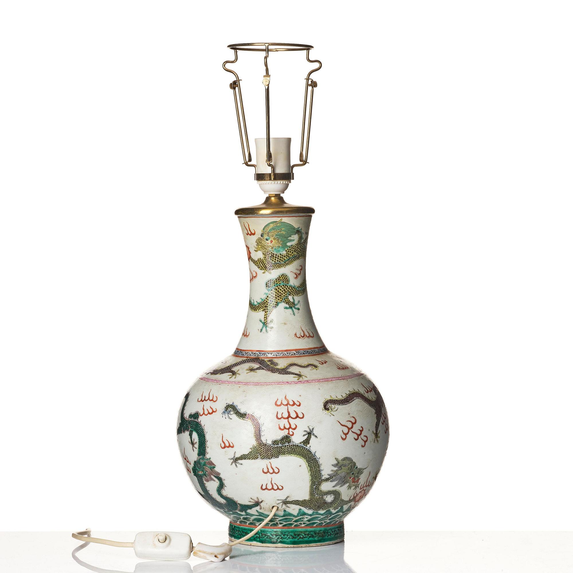 Vas, porslin. Qingdynastin med Guangxus märke och period (1874-1908).