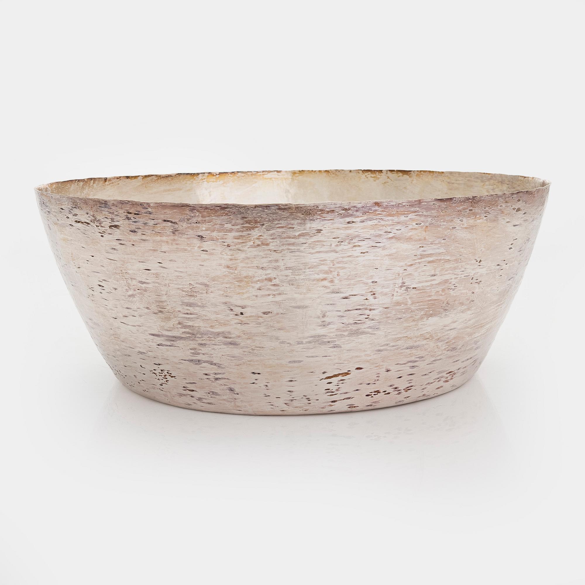 Tapio Wirkkala, malja, hopeaa, Kultakeskus, Hämeenlinna 2007.