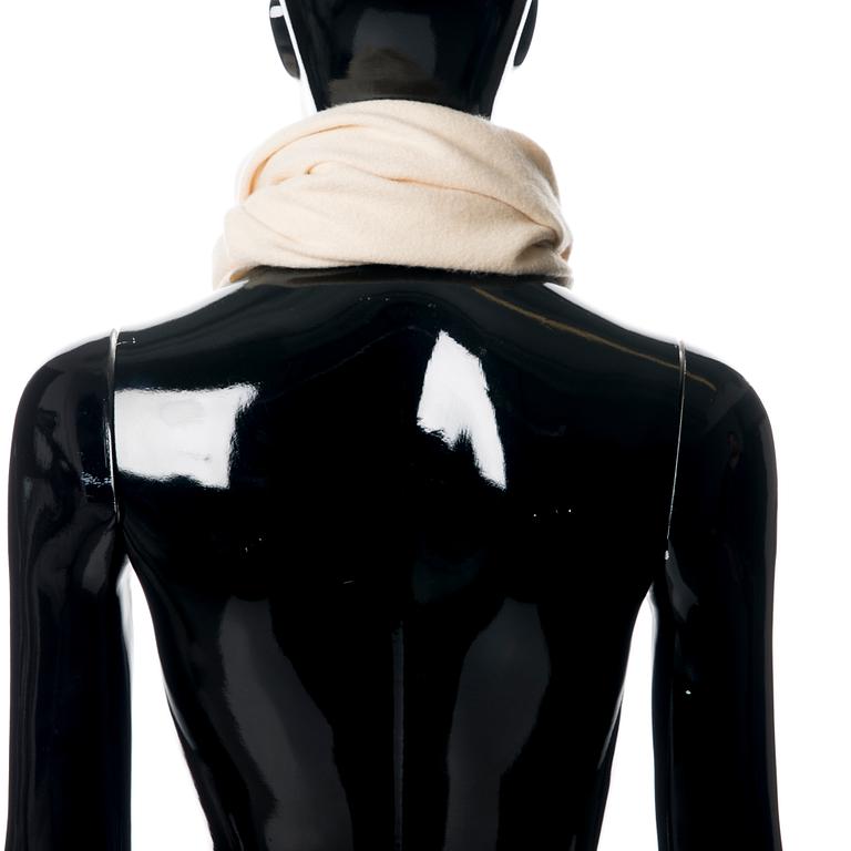 HALSDUK, Yves Saint Laurent.