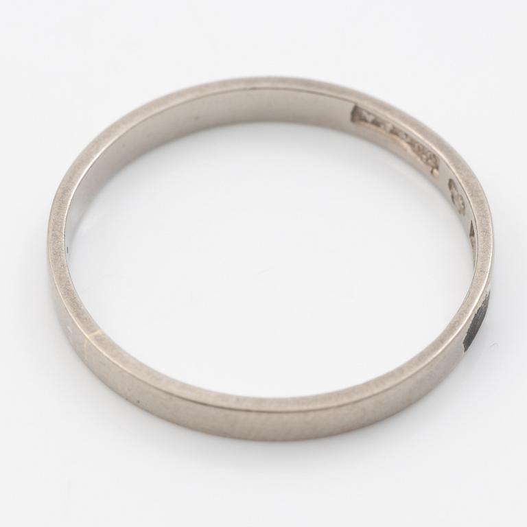 Ring, plain 18K white gold.