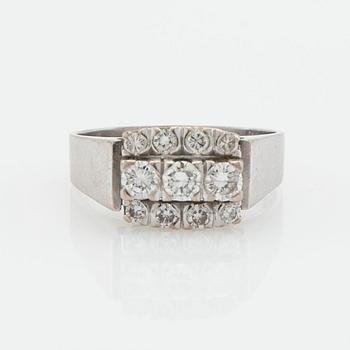 Ring, 18K vitguld med briljantslipade diamanter.