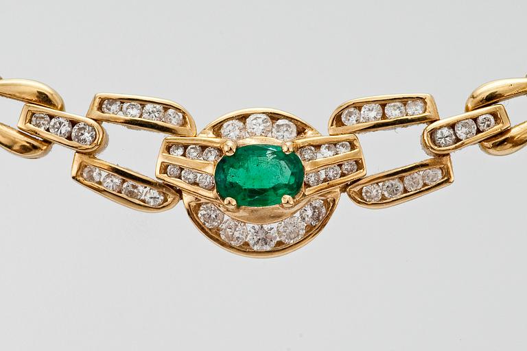 AN EMERALD NECKLACE.