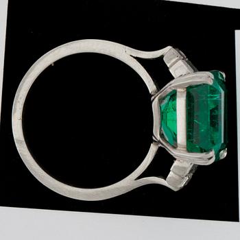An important step cut Colombian emerald, 8.21 cts, and baguette cut diamond ring.