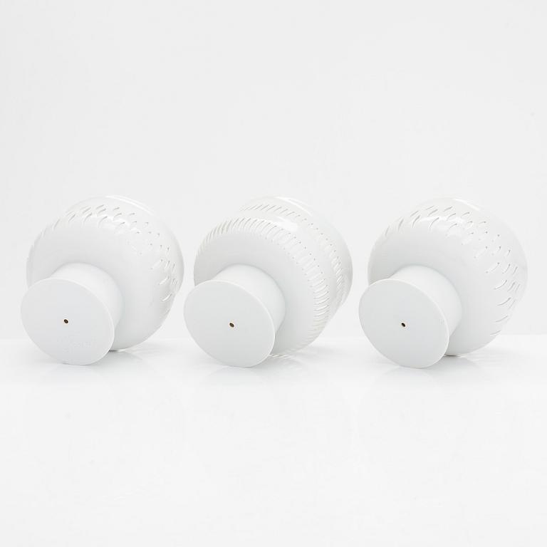 Friedl Holzer-Kjellberg, three porcelain candle holders and a "Helmi" plate, Arabia, 1970s.