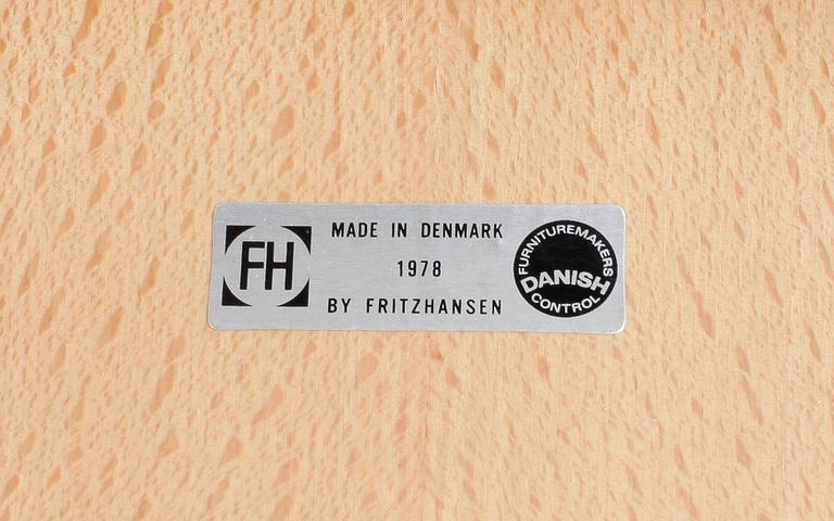 STOLAR, ett par, "Sjuan", Arne Jacobsen, Fritz Hansen. 1978.