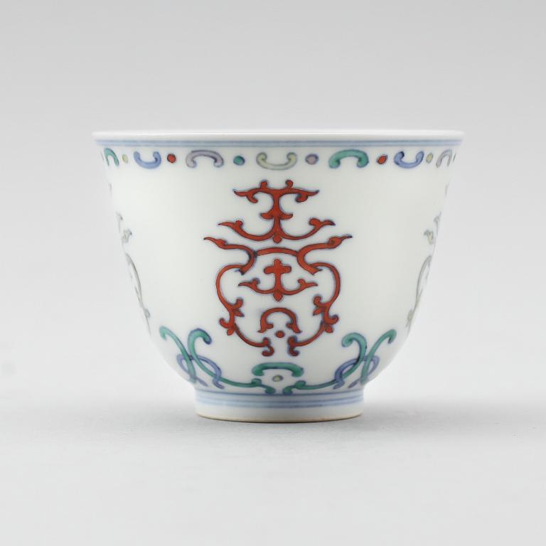 KOPP, porslin, Kina, med sex karaktärers märke, 1900-tal.