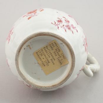 A famille rose coffee pot with cover, Qing dynasty, Qianlong (1736-95).