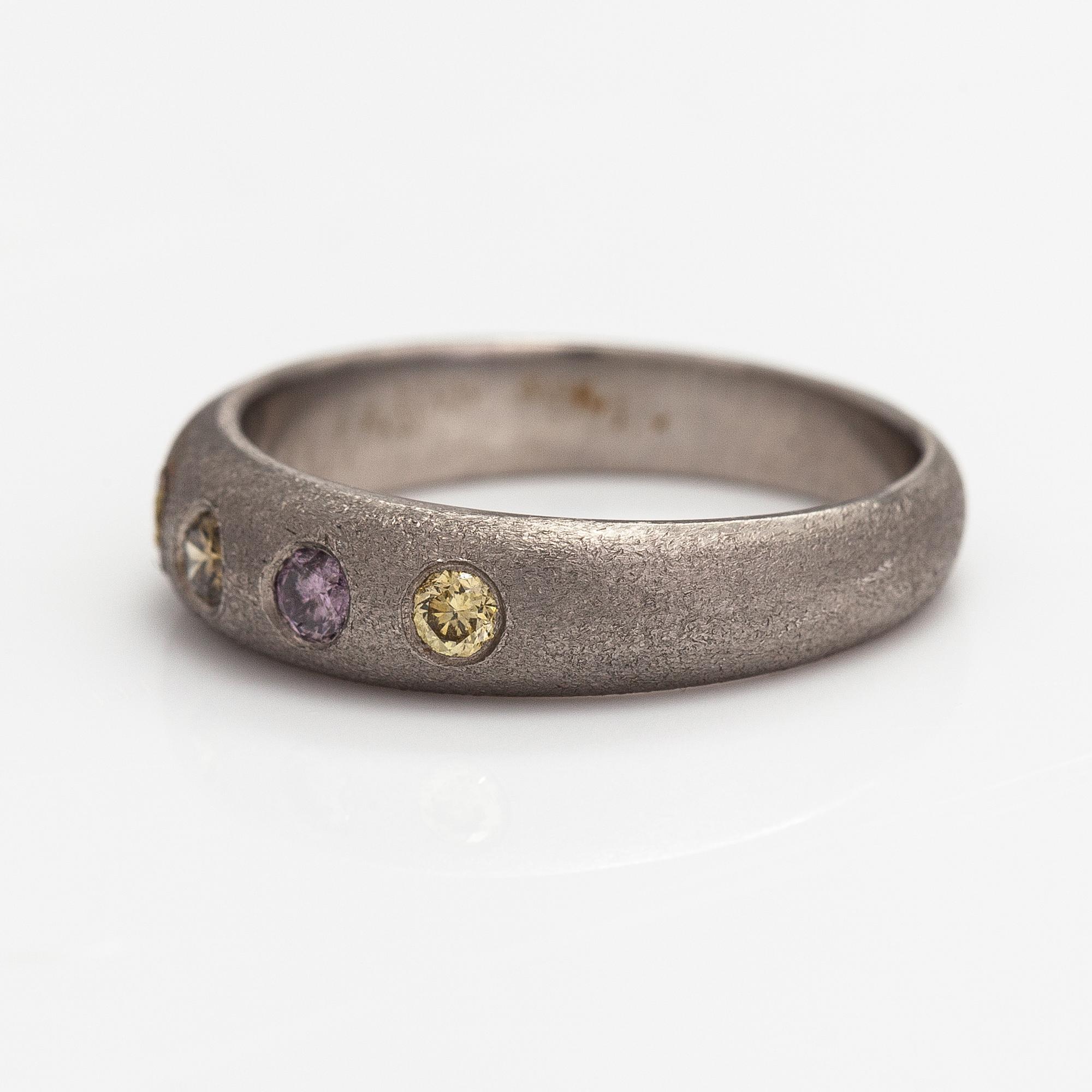 A palladium ring with diamonds ca. 0.25 ct in total.