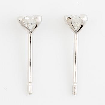 Earrings 18K white gold set with brilliant-cut diamonds, accompanied by GIA dossier.