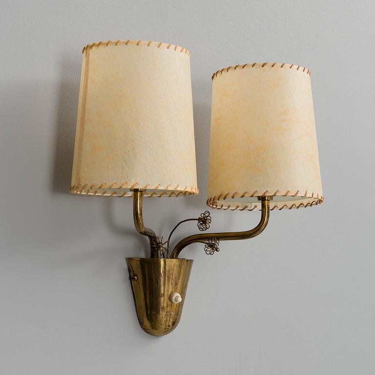 PAAVO TYNELL, A WALL LAMP. Manufactured by Taito Oy, 1940/50s.