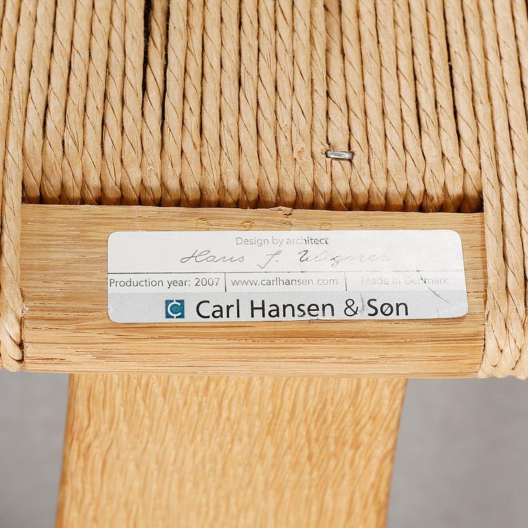 A 2007 "The Wishbone chair" by Hans J. Wegner, Carl Hansen & Søn.