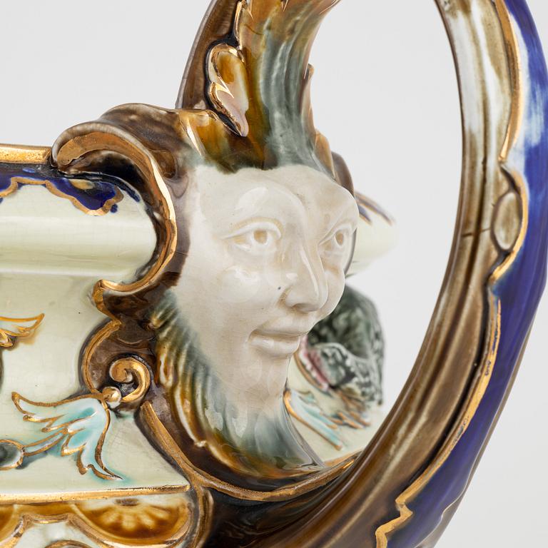 A majolica urn, Rörstrand, around the year 1900.