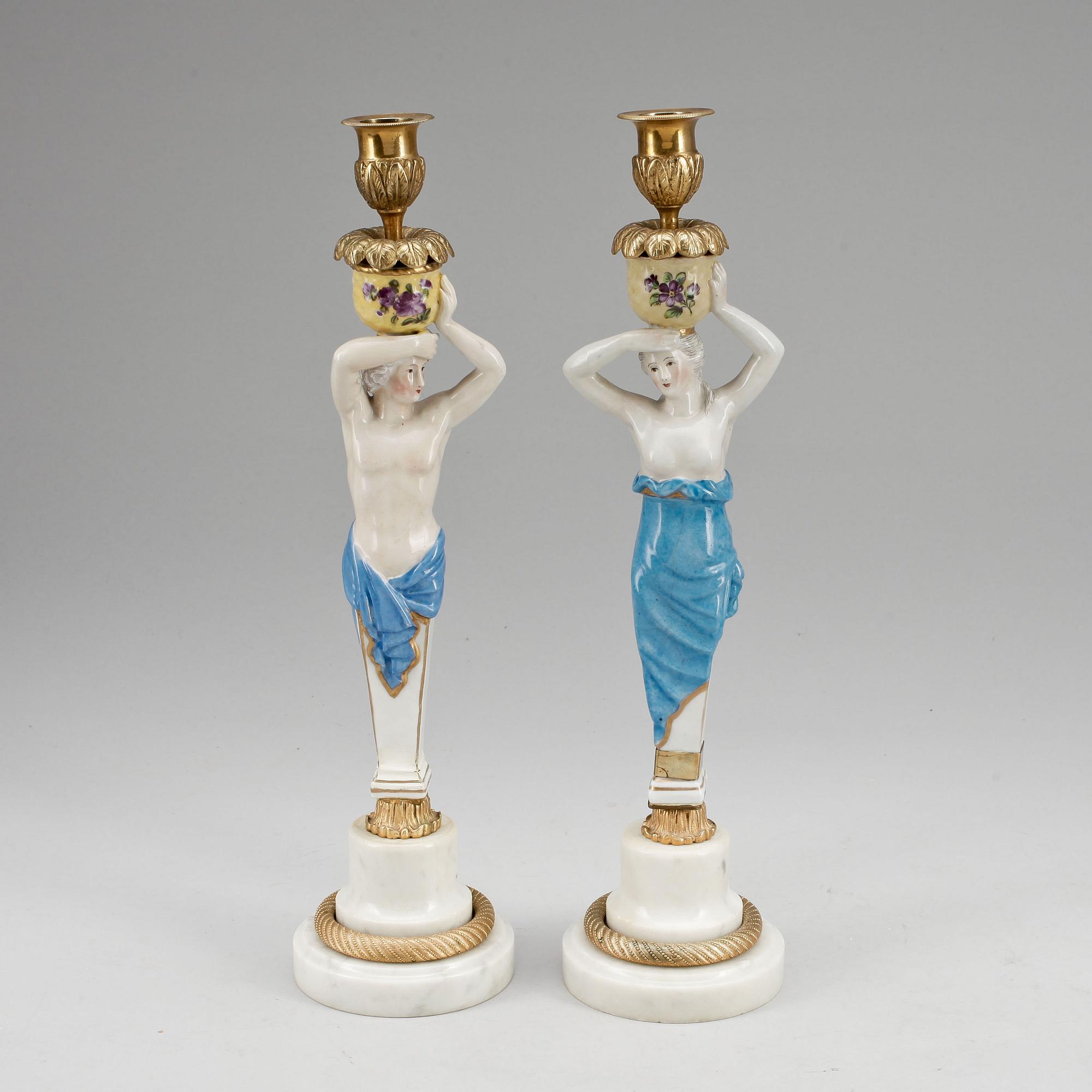 LJUSSTAKE, ett par, porslin samt marmor, stileklekticism, omkring 1900.