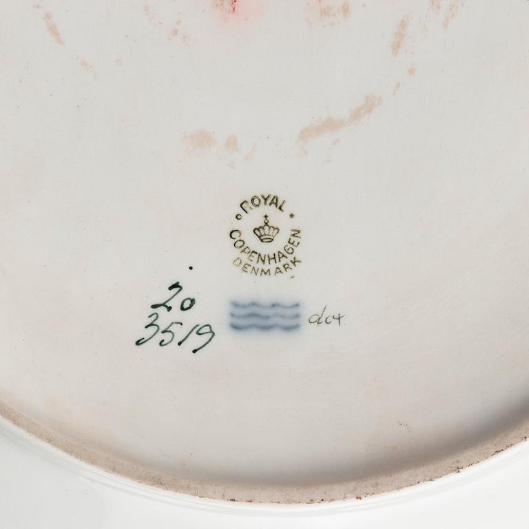 Fat, två stycken, porslin. Royal Copenhagen, "Flora Danica", Danmark, 1900-tal.