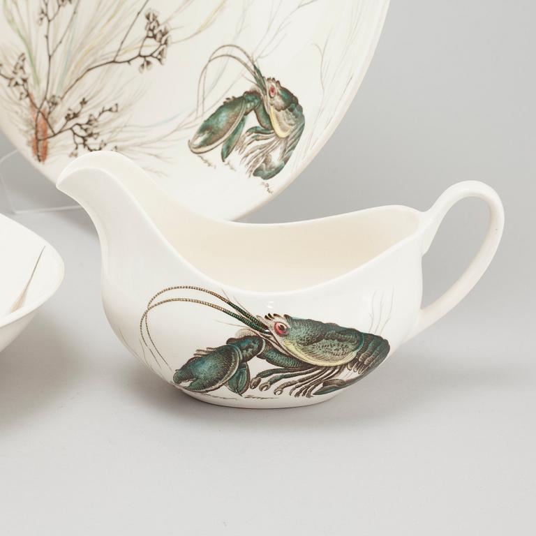 17 earthenware tableware pieces from Johnson Bros, 20th century.