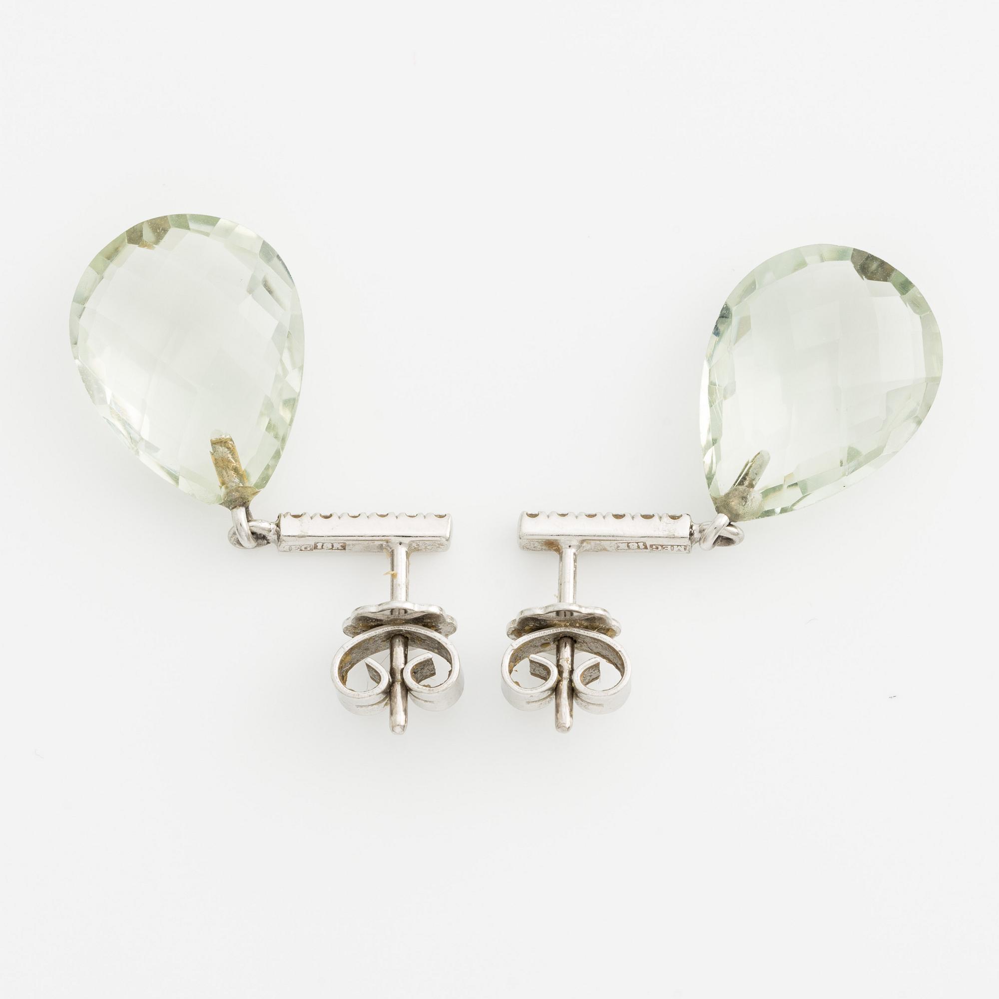 Örhängen, ett par, med checkerslipad prasiolit och briljantslipade diamanter.