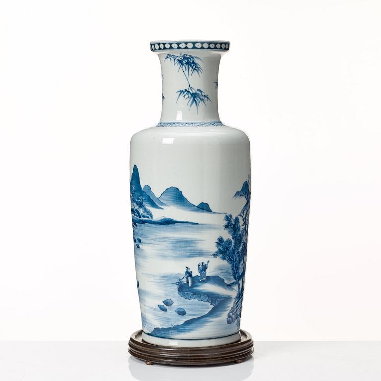 A blue and white roleau vase, late Qing dynasty, 19th Century.