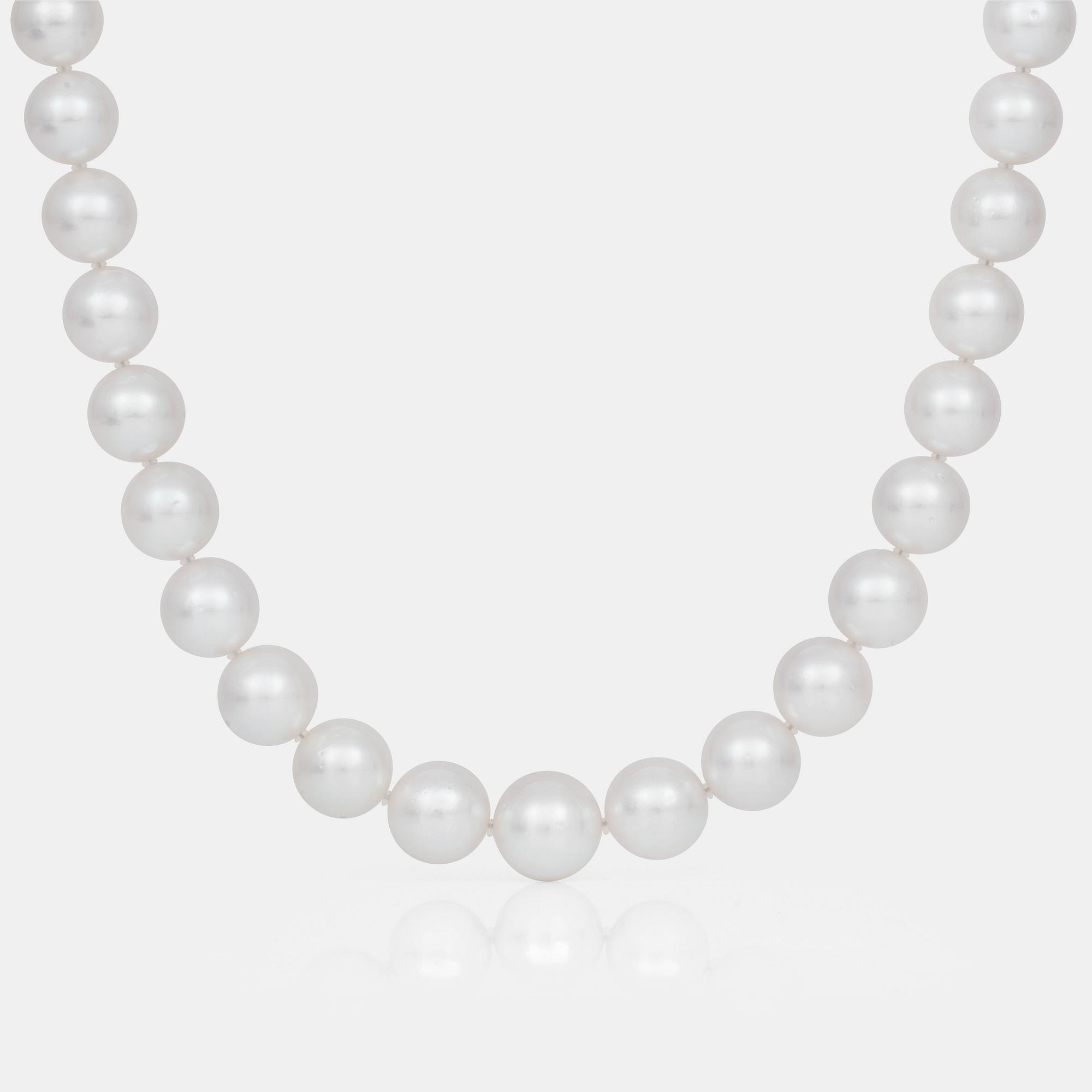 A cultured South Sea necklace. Ø 12-15.6 mm.