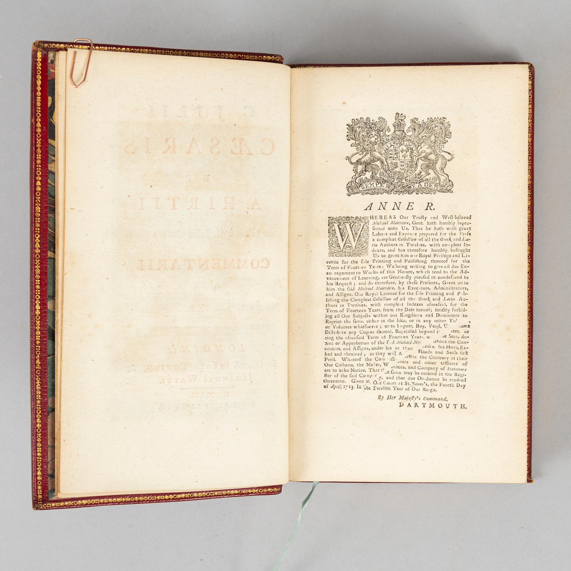 Caesar (1716) i ett vackert marokängband.