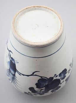 URNA, porslin. Japan, Edo, 1600-tal.