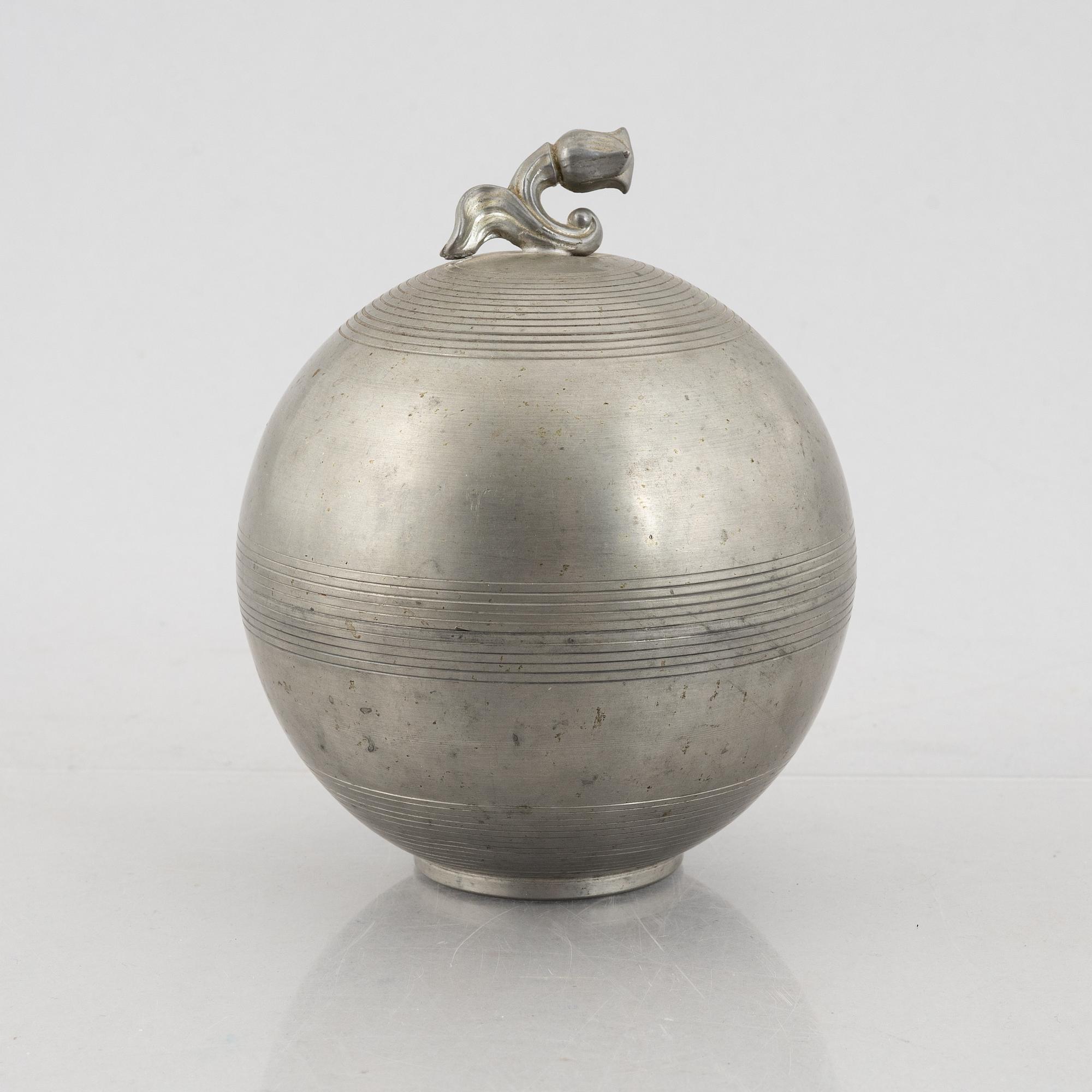 Sylvia Stave, a lidded bowl model "5347", C.G. Hallberg, Stockholm, 1932.