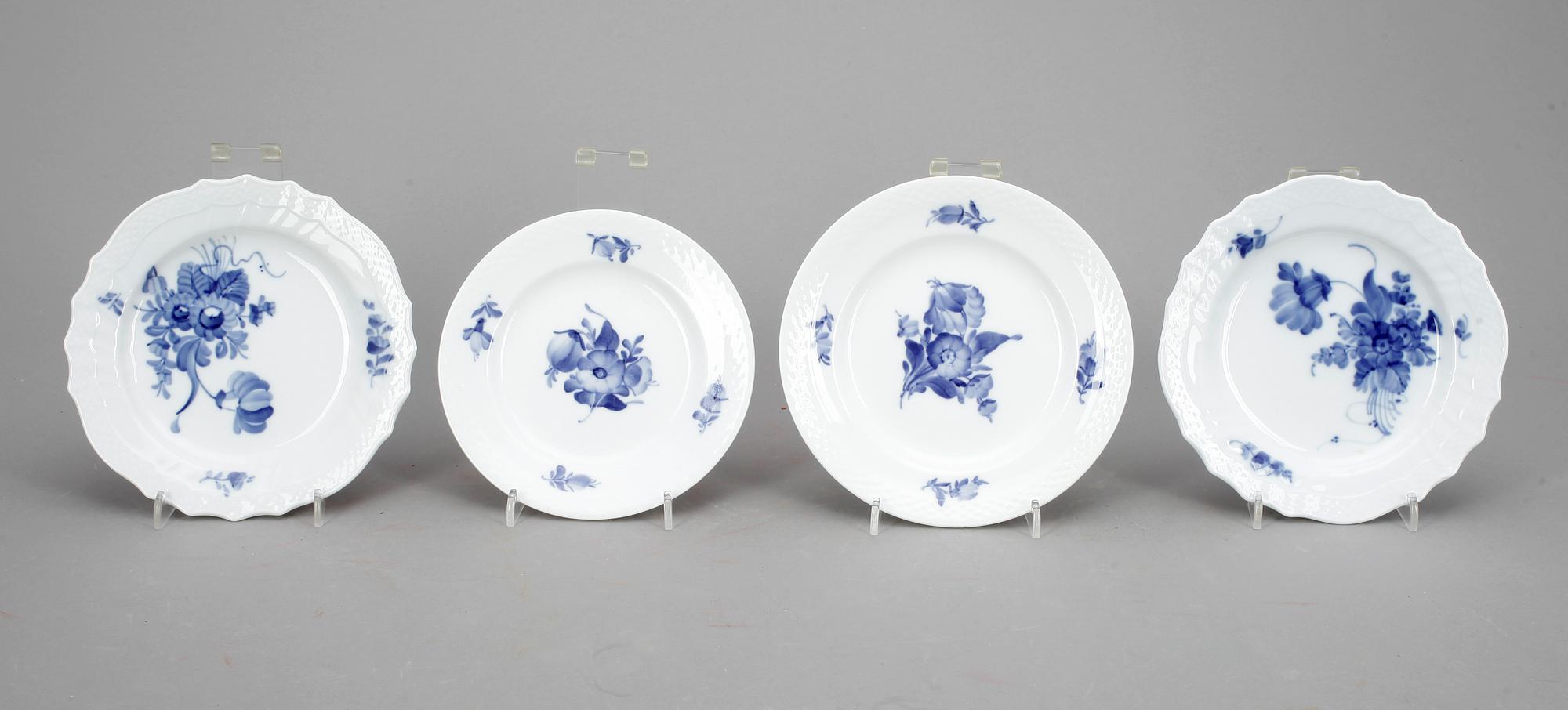 SERVISDELAR, porslin, 51 delar exklusive koppar och fat, "Blå Blomst", Royal Copenhagen.