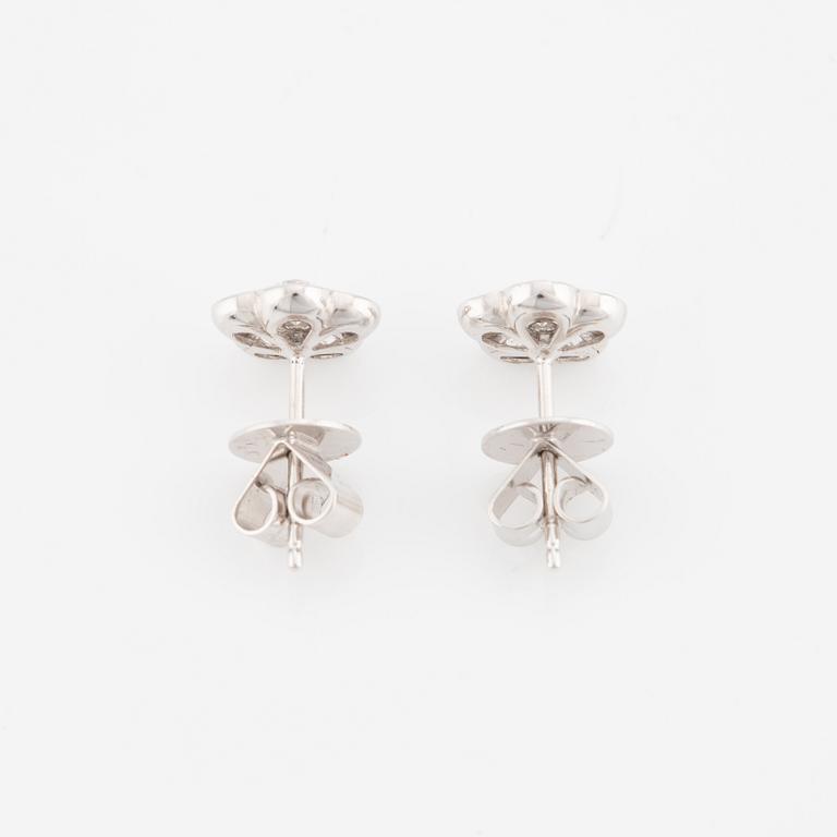 Earrings 18K white gold with brilliant-cut diamonds.