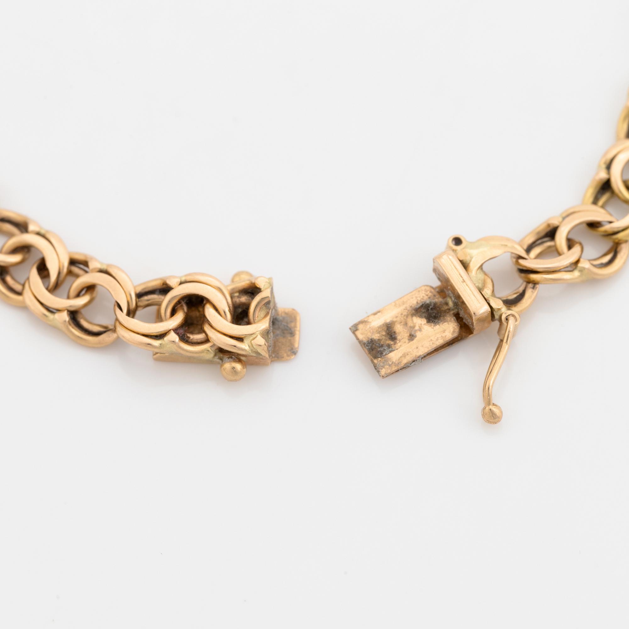 18K gold bracelet.