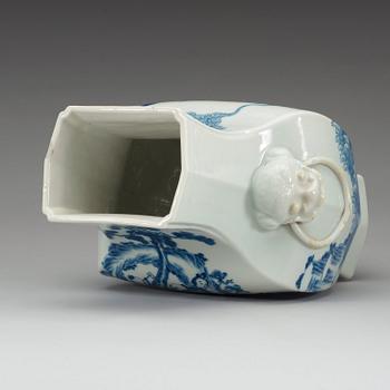 A blue and white vase, early 20th Century.