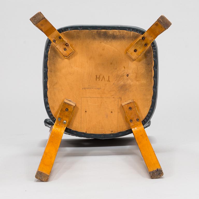Alvar Aalto, A chair model 63 by O.Y. Huonekalu- ja Rakennustyötehdas A.B. Mid-20th century.