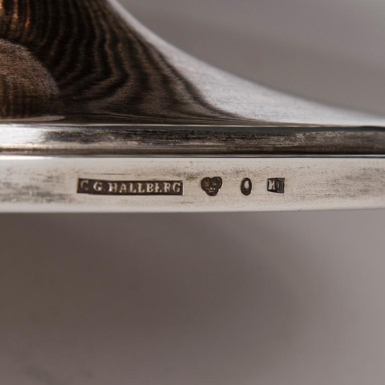SERVERINGSSKÅL, silver, C. G. Hallberg, Stockholm 1890. Tot. vikt ca 476 g.
