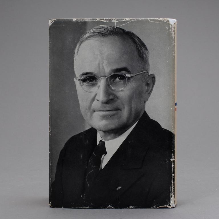 PRESIDENT HARRY S. TRUMAN (1884-1972), autograf i memorboken "Year of Decisions", New York 1955.