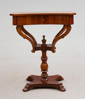 DAMARBETSBORD, senempire, 1800-talets mitt.