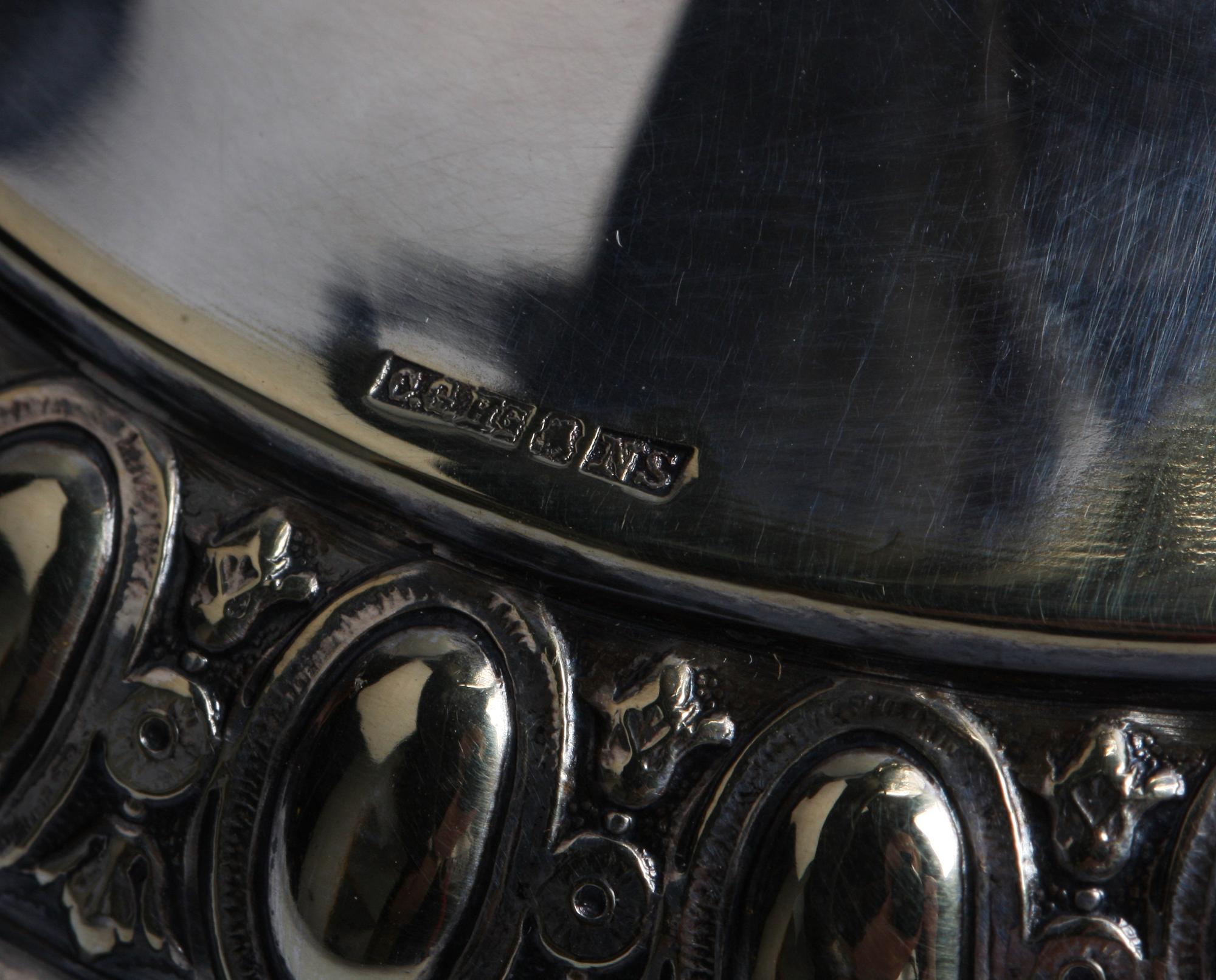 DRYCKEHORN, ett par. Nysilver. CG Hallberg, Stockholm.