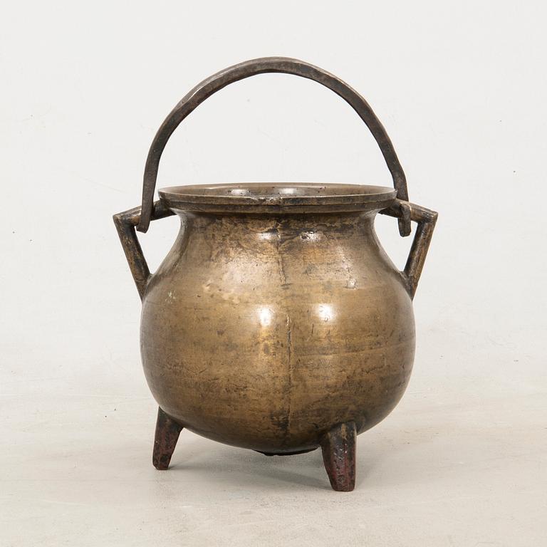 Pot 18th century or earlier.