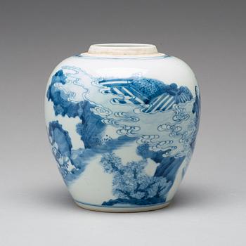 A blue and white jar, Qing dynasty, Kangxi (1662-1722).