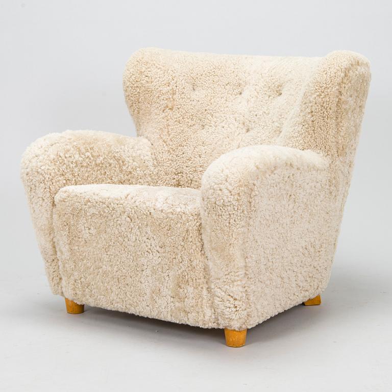 A 1950s armchair.