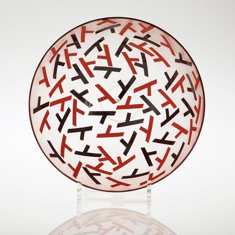 A Klas-Göran Tinbäck blasted glass bowl, 1995.