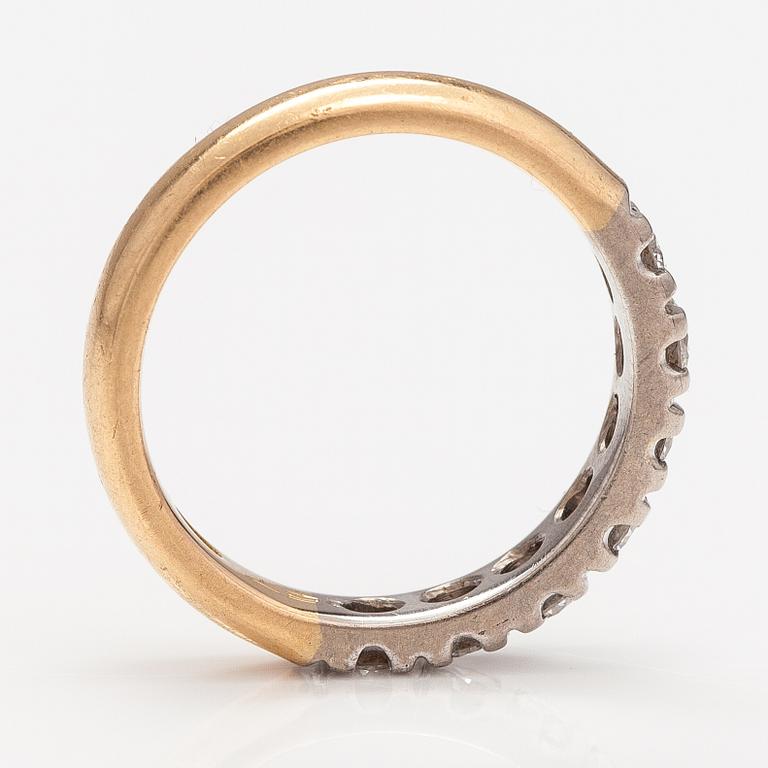 Sormus, 18K kultaa ja timantteja n. 0.57 ct yht. Helkelä Oy Kultasepänliike, Rauma 2004.