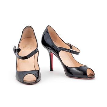 600. CHRISTIAN LOUBOUTIN, a pair of patent leather shoes, "Mary Janes". Size 37.