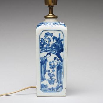 A blue and white vase, Qing dynasty, Kangxi (1662-1722).