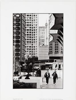 WILLY RONIS, Portfolio with 12 photographs reproduced in black and white on thick paper.  Published in 1986.
