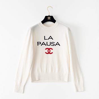 Chanel, a knitted cashmere sweatshirt, french size 34.