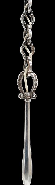 LJUSKRONA, metall, 1900-tal. Höjd ca 108 cm.
