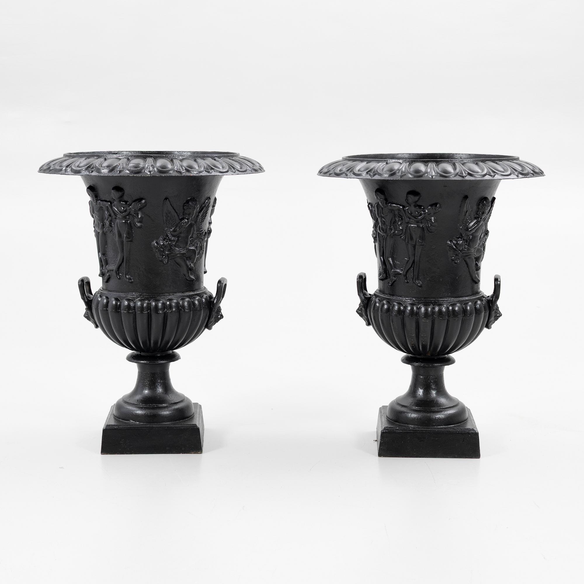 Garden urns, a pair, 20th century.